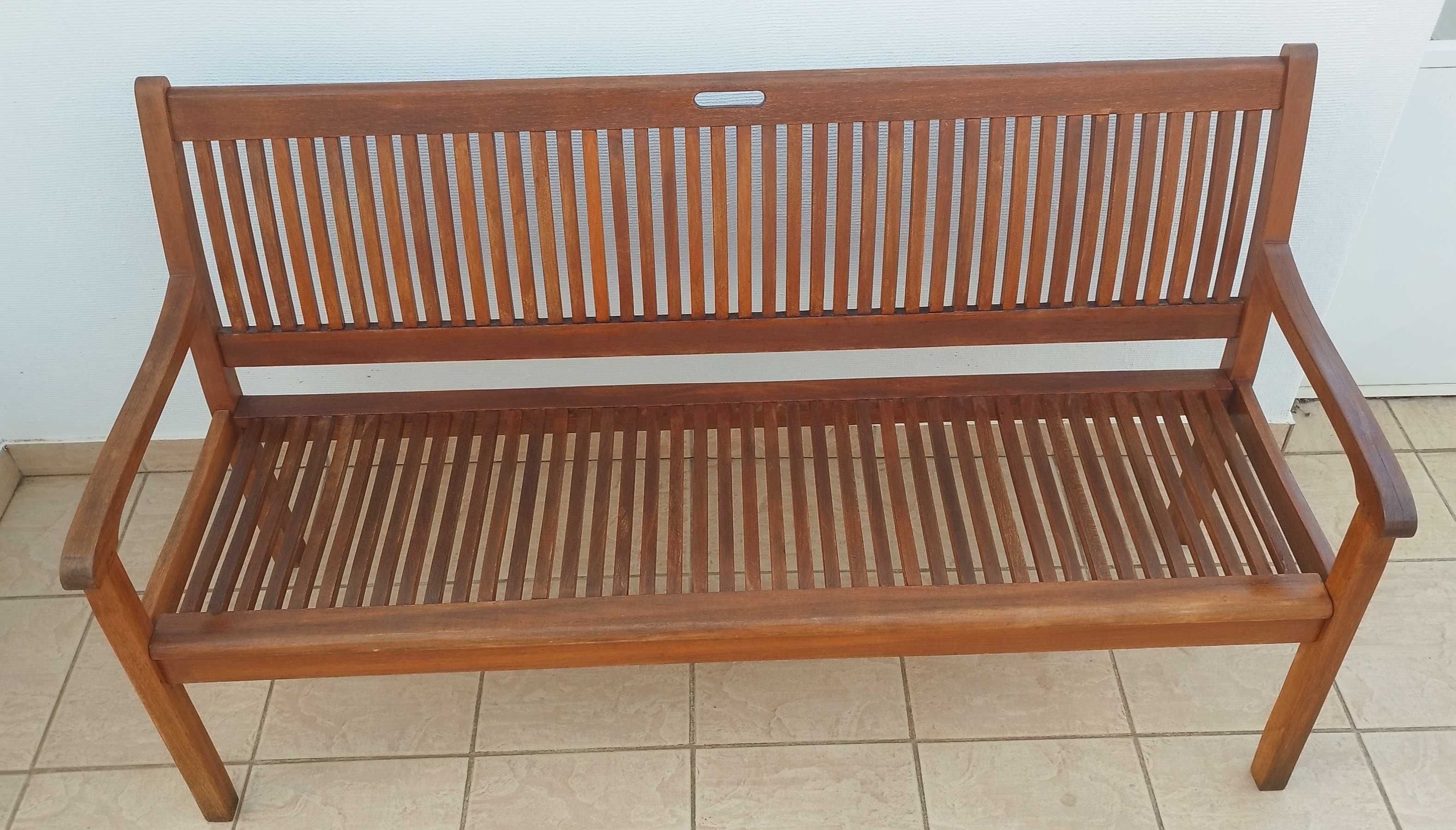 Banco de jardim em TECA