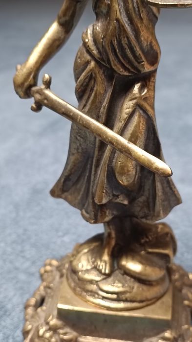 Figurka z mosiądzu Temida, Sprawiedliwość (wysokość 23 cm)