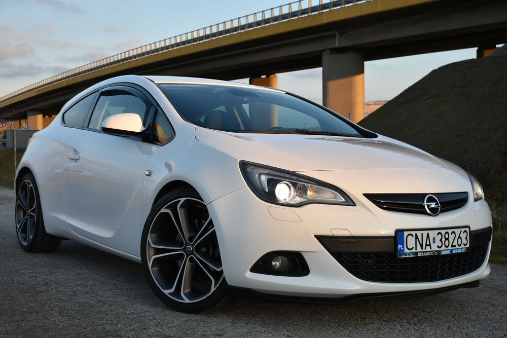 ASTRA GTC 1.4Turbo 140KM 2012r Alu 20' BiXenon Navi Klimatronik 2xPDC