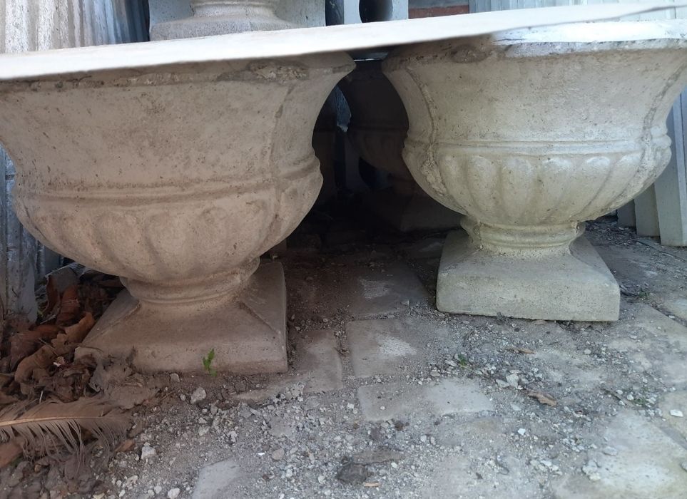 Вазы бетонные садовые