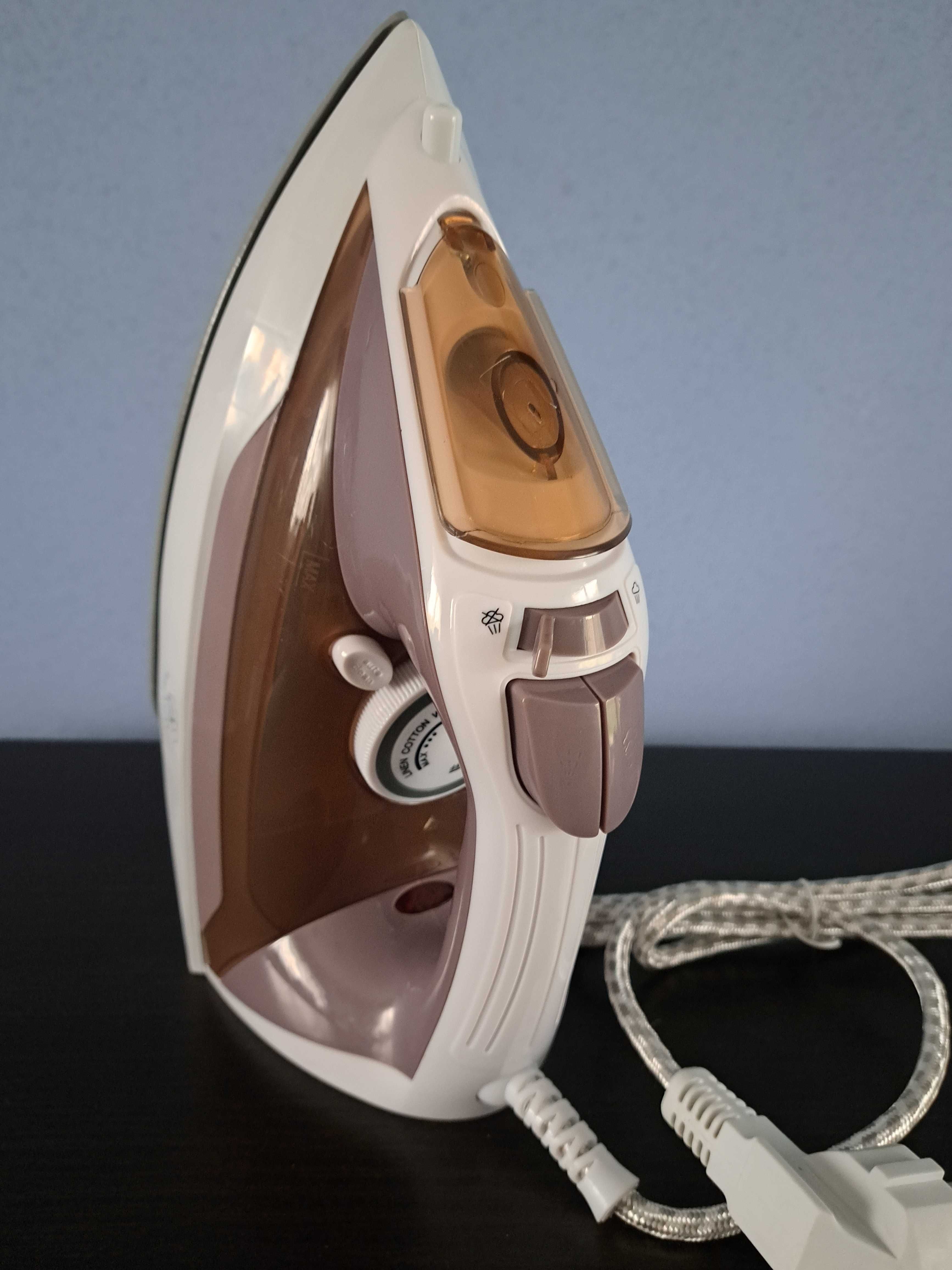 Żelazka Żelazko parowe ceramiczne Royal Swiss 2200 W