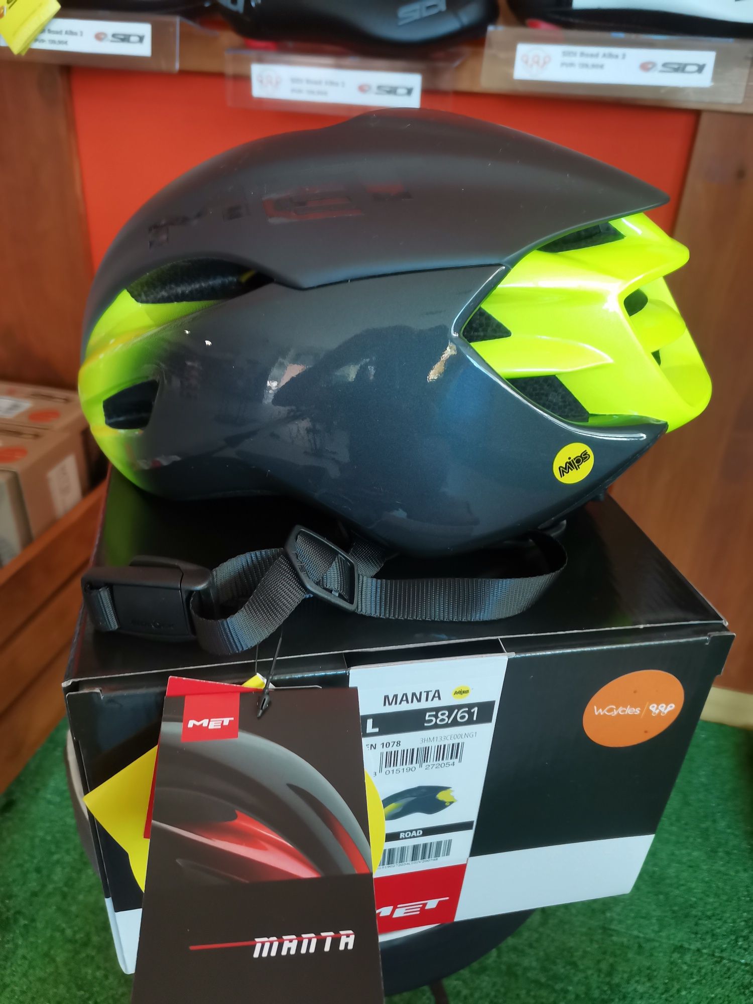 Capacete MET Manta MIPS Cinza/Fluoro