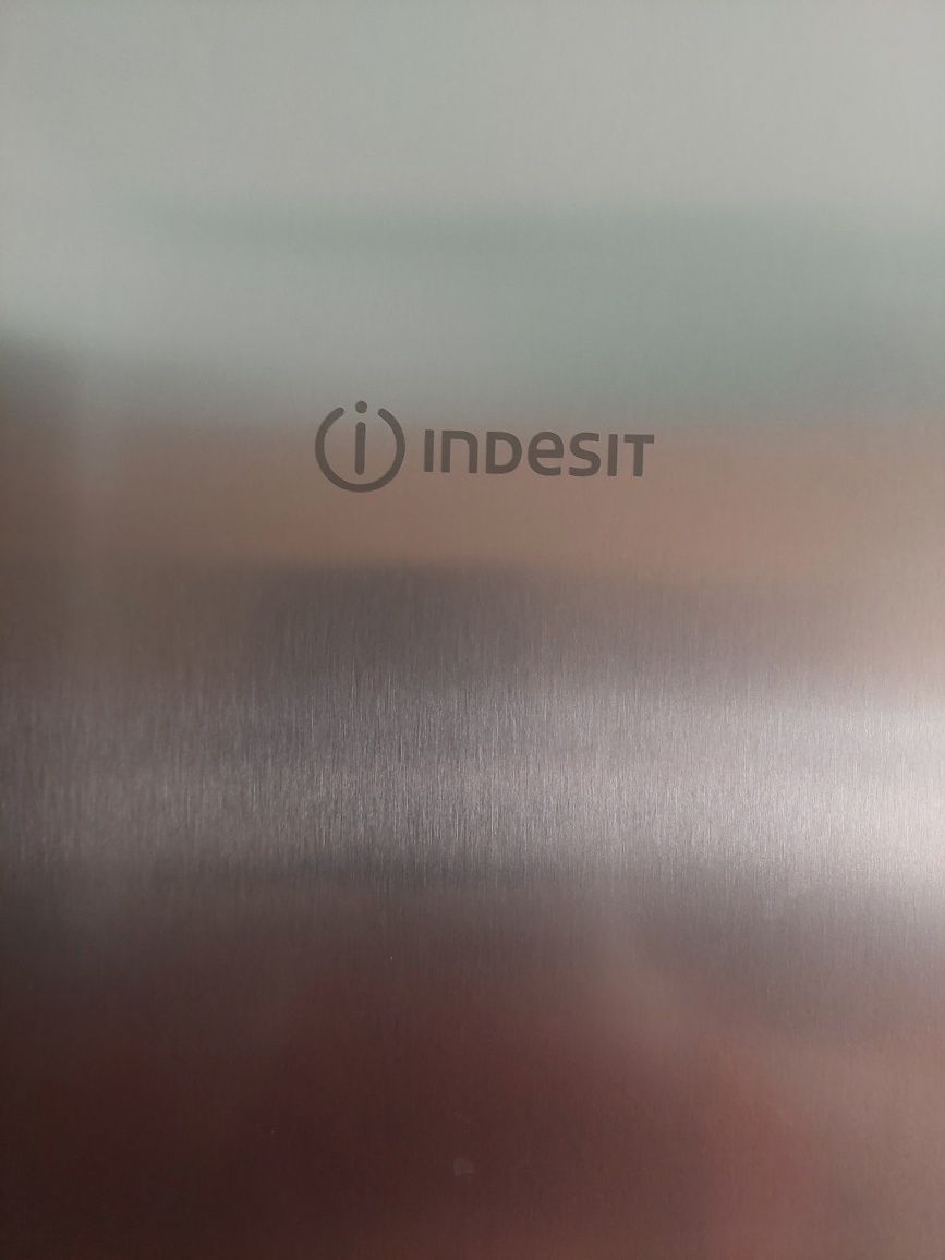 Frigorifico Combinado Indesit com garantia de fábrica