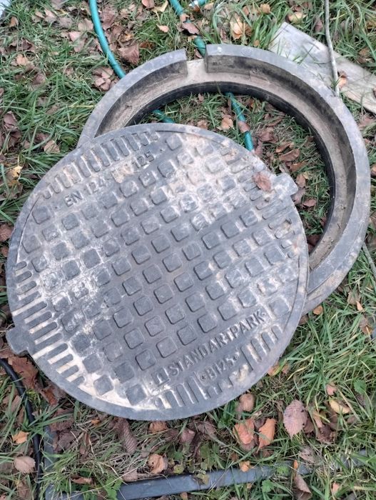 Обміняю Люк каналізаційний на колеса до воза дерев'яні