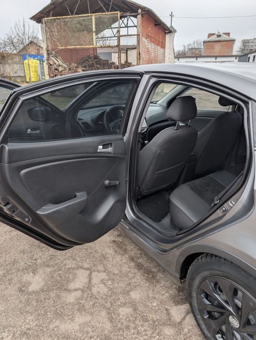 Hyundai Accent 2011 року автомат!