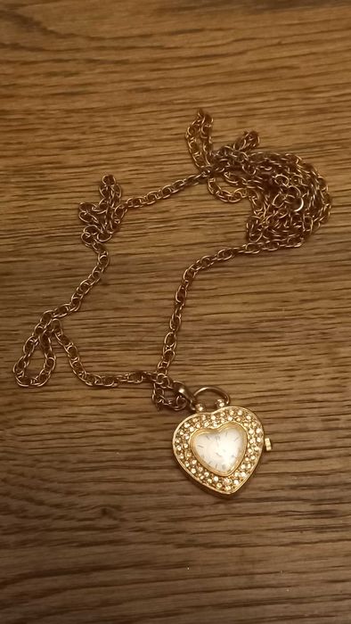 Sprzedam damski zegarek wisiorek pozłacane serce z cyrkonikami