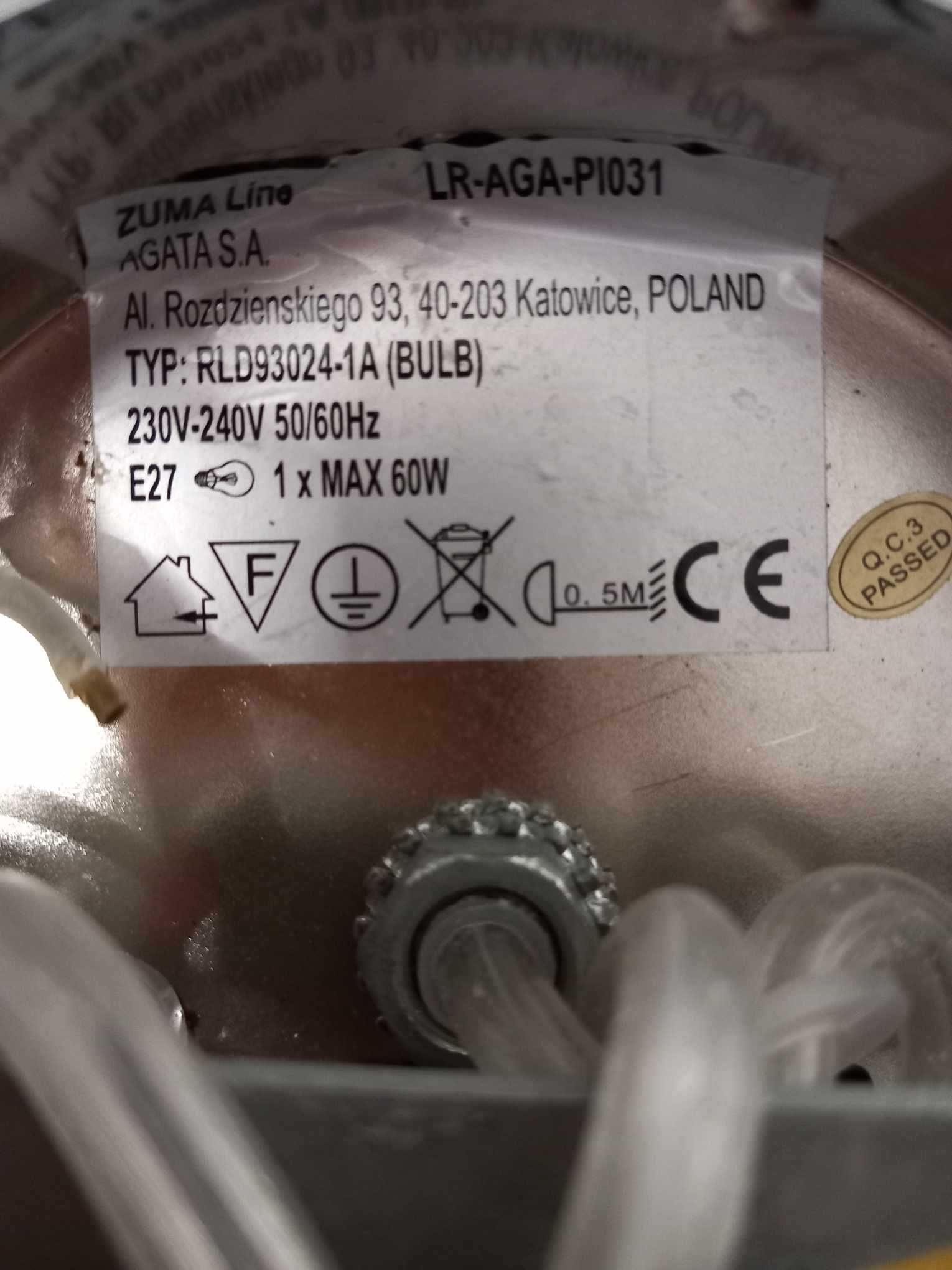 Lampa sufitowa jak duża żarówka - hit młodzieżowy!