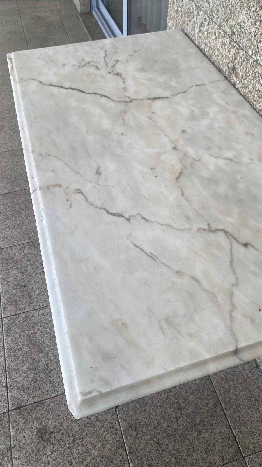 Vendo mesa de pedra mármore ( intacta)
