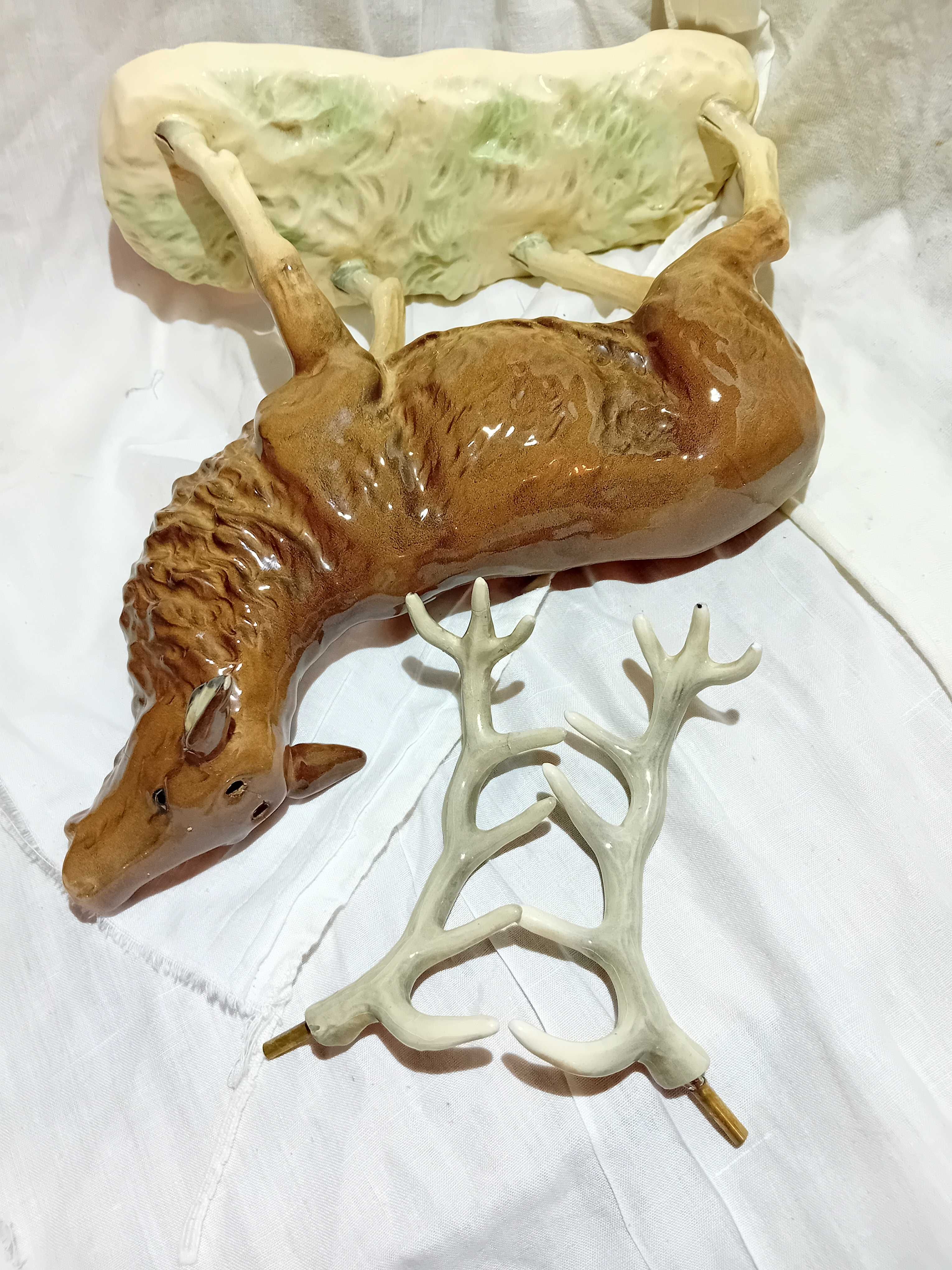 Figurka jelenia z porcelany