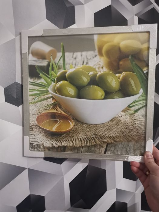 Obraz w srebrnej ramie, oliwki