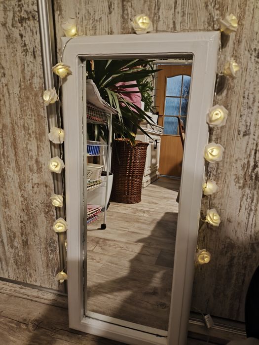 Lustro ozdobne z różyczkami