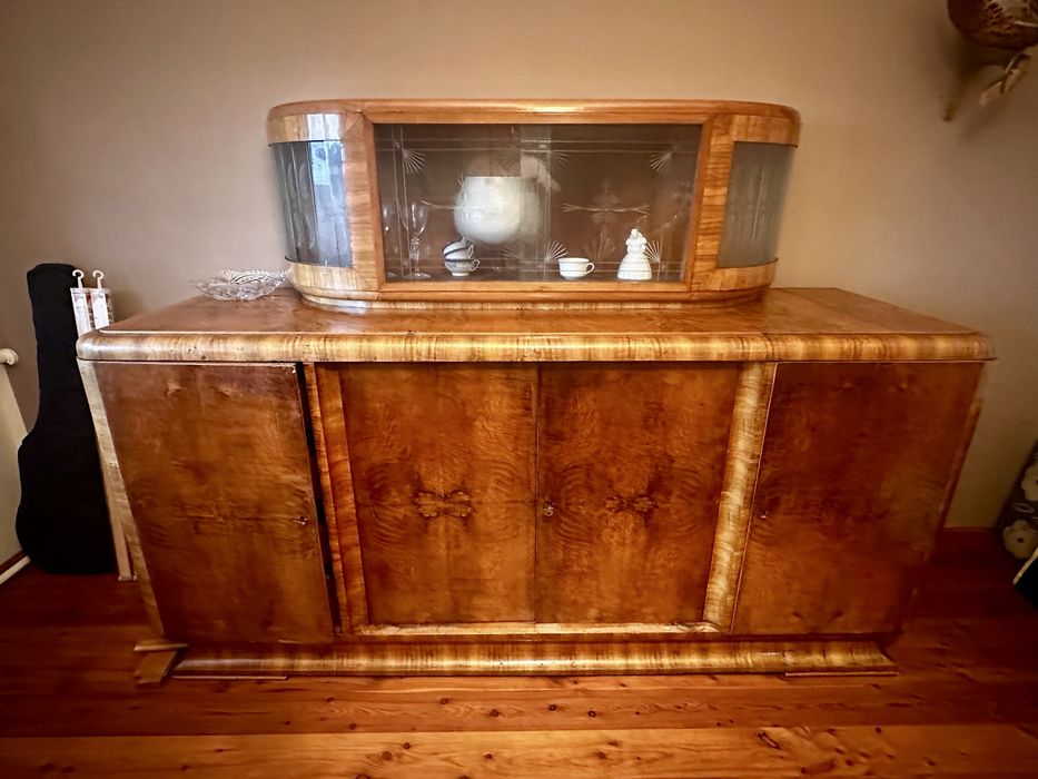 Kredens antyk z witryną