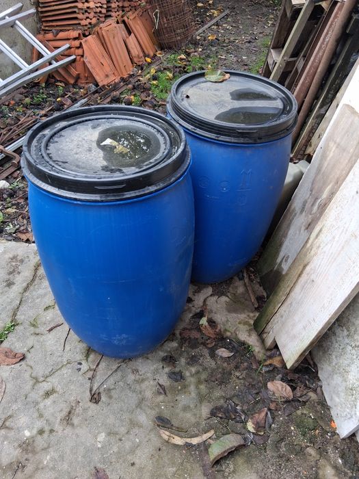 Bidoes usados com tampa e aro de aperto