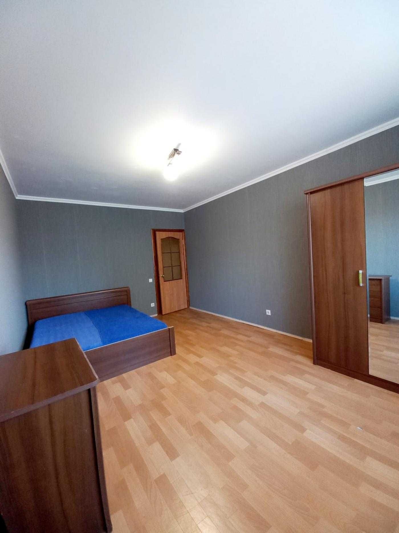 Ахматової 28, простора 3к квартира , м Позняки 15 хв, ТОРГ !