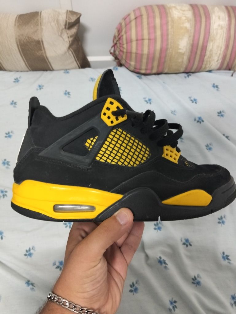 Jordan 4 tamanho 40,5