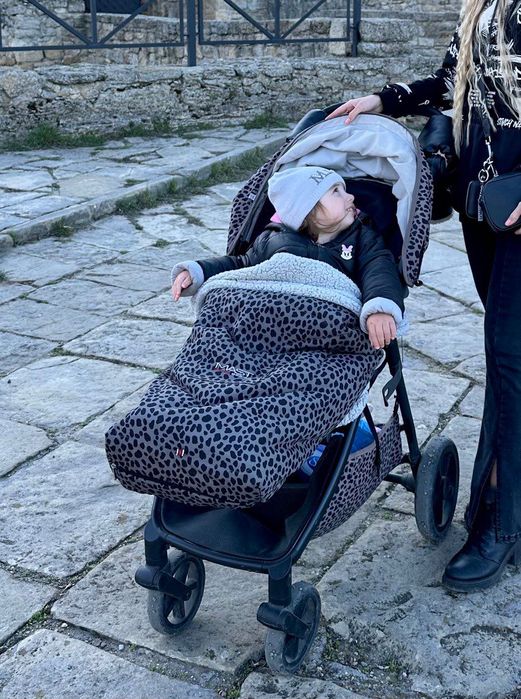 Продам прогулочную коляску Mast M4 черный цвет ( расцветка леопард)