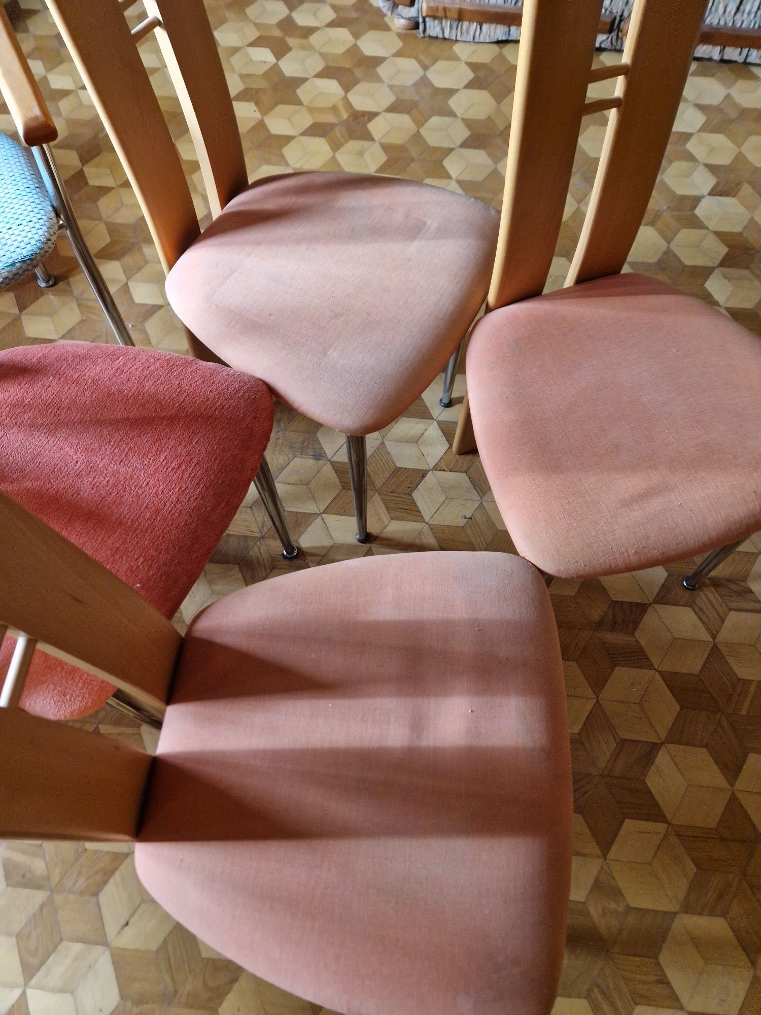 4 sztuki krzeseł