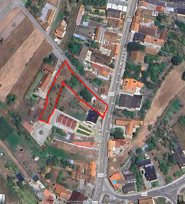 Vende-se moradia, anexos e terrenos adjacentes no centro de Mira