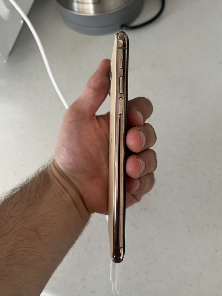 iPhone 11 pro max 256 icloud