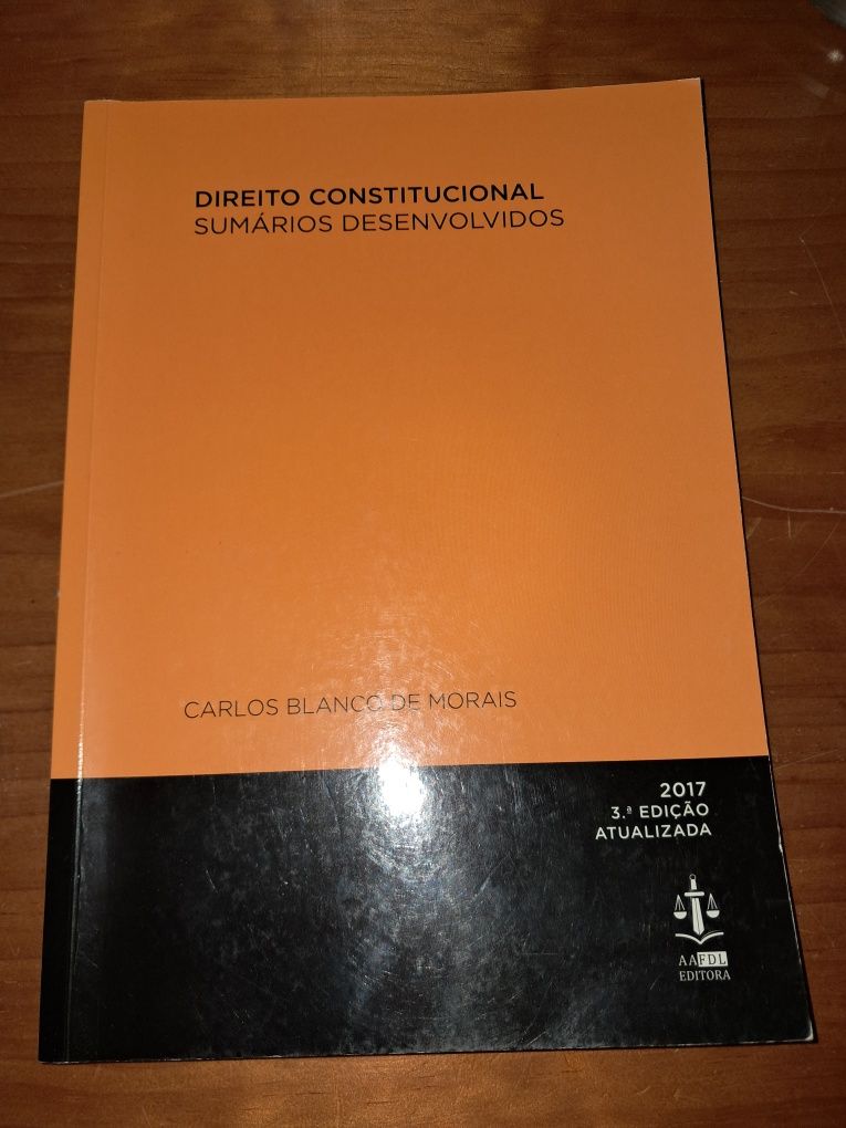 Diversos livros de Direito