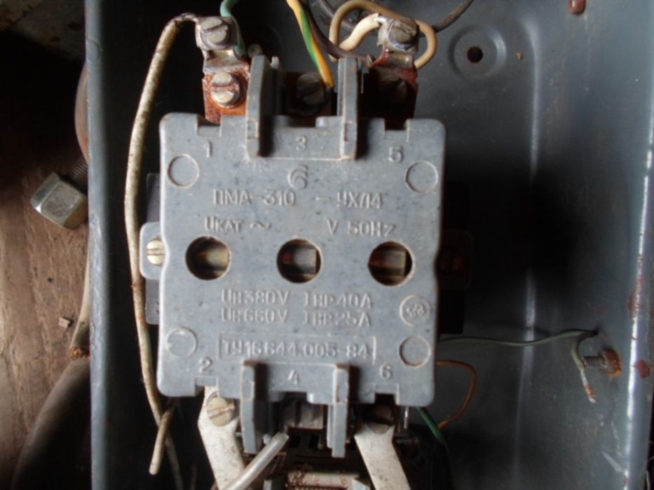 Пускатель трехфазный на 10. ампер.С тепловой защитой