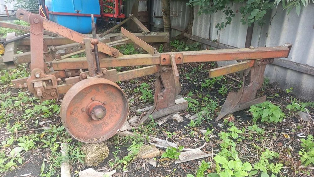 Продам плуг ,культиватор