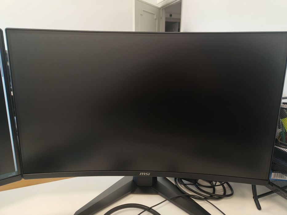 Monitor Curvo MSI 27"