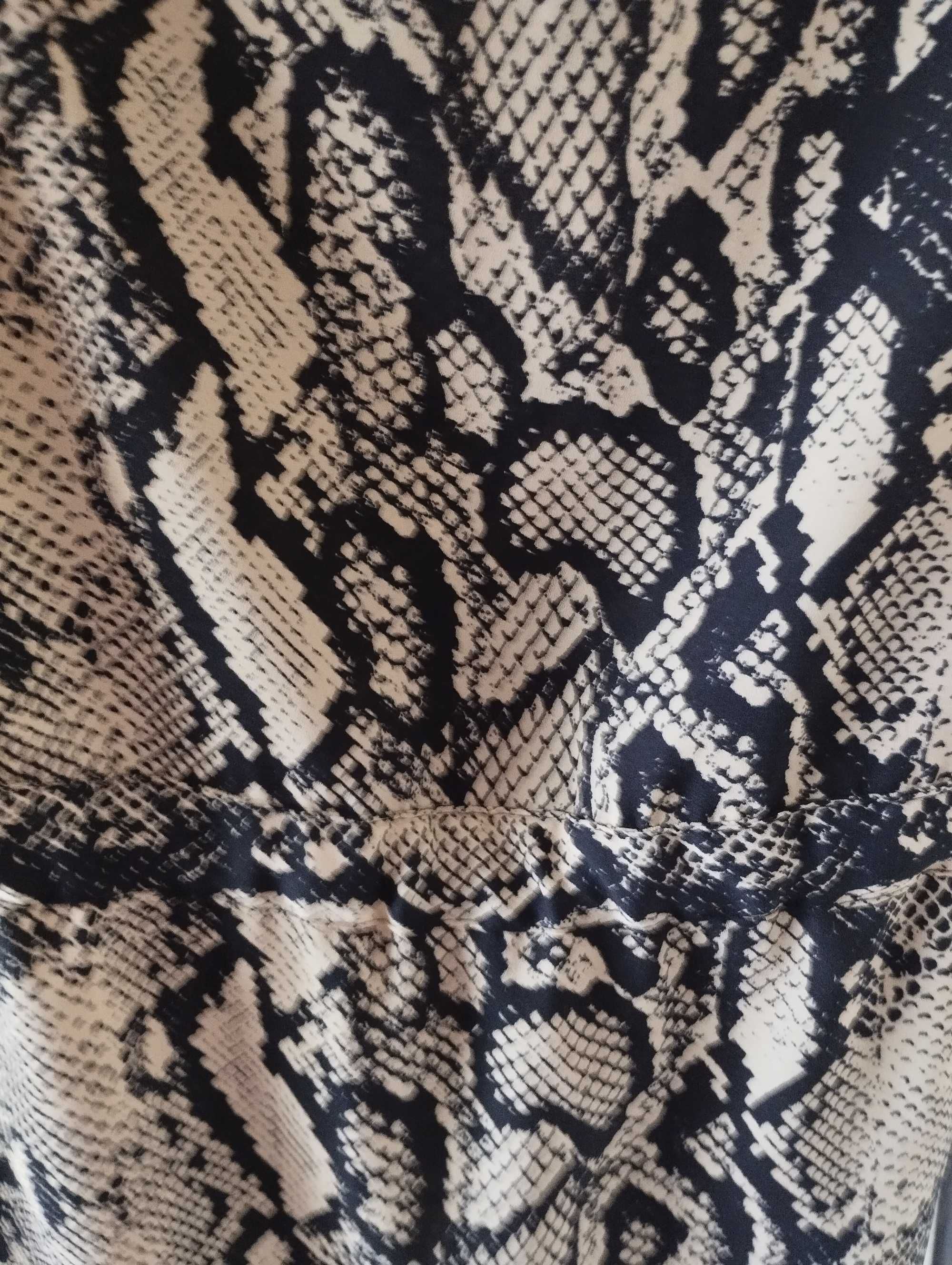 Блуза зі зміїним принтом