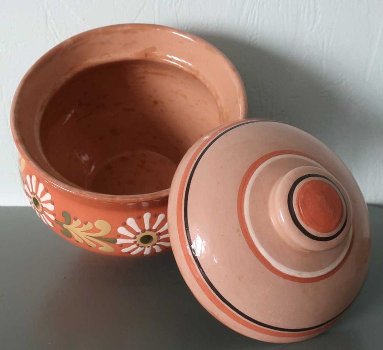 Макітра з кришкою