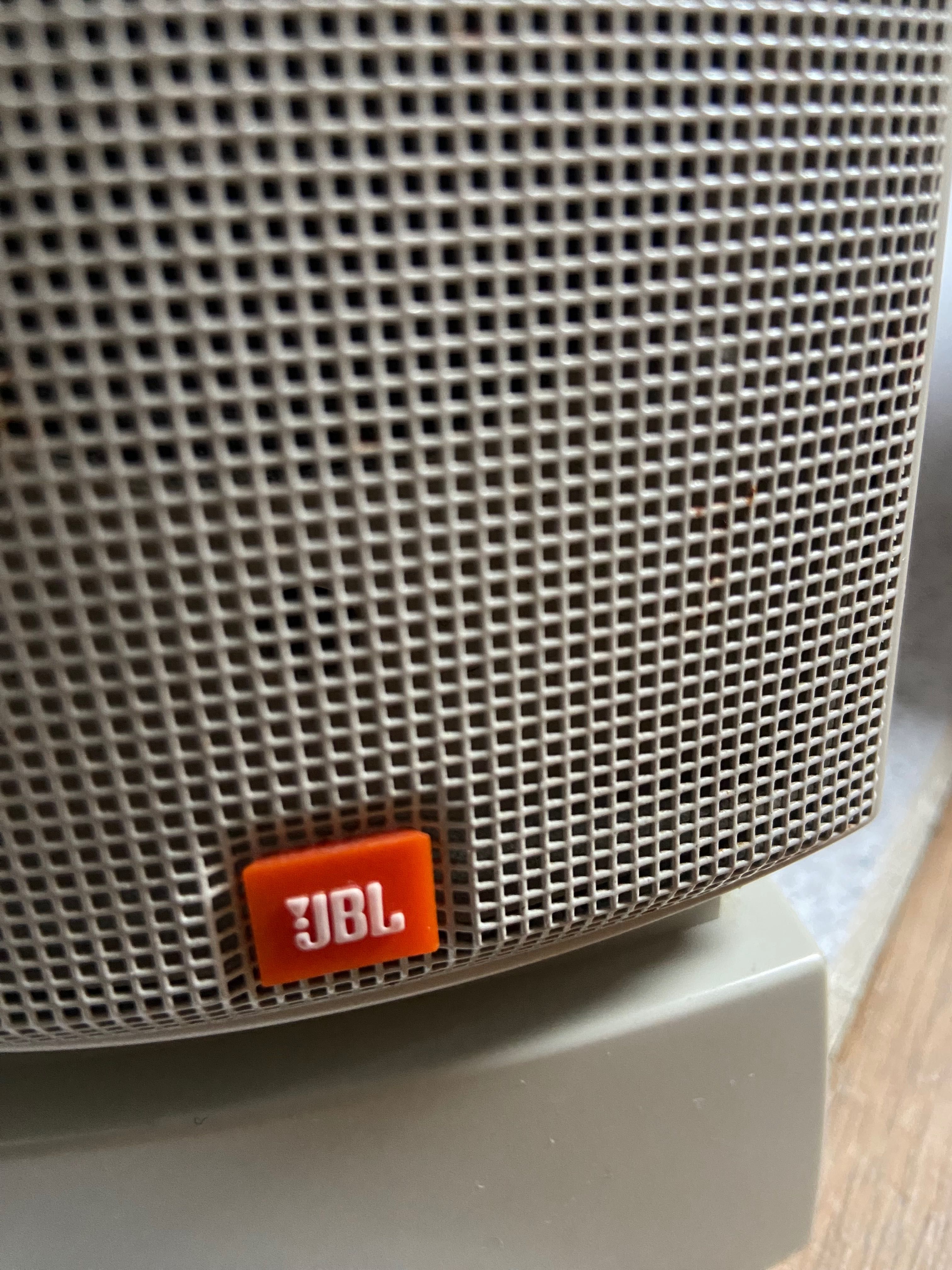 Colunas brancas JBL
