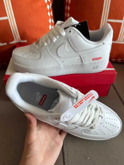 Buty meskie Mokasyny Nike_Air_Force_1_Low_Supreme_White R.39