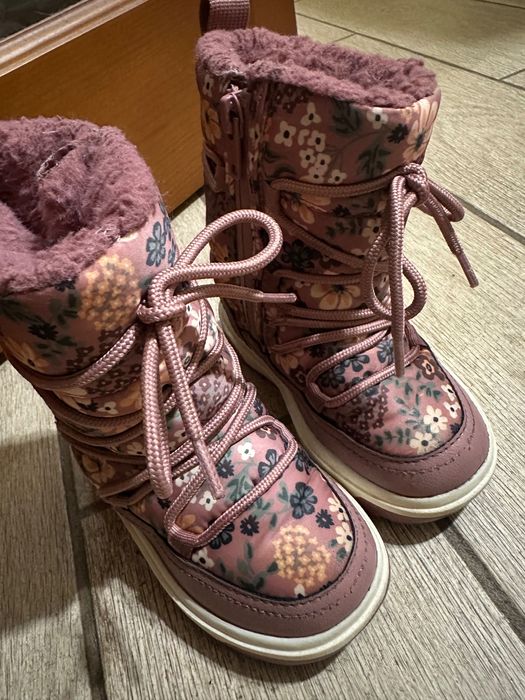 Зимовий комбінезон та взуття