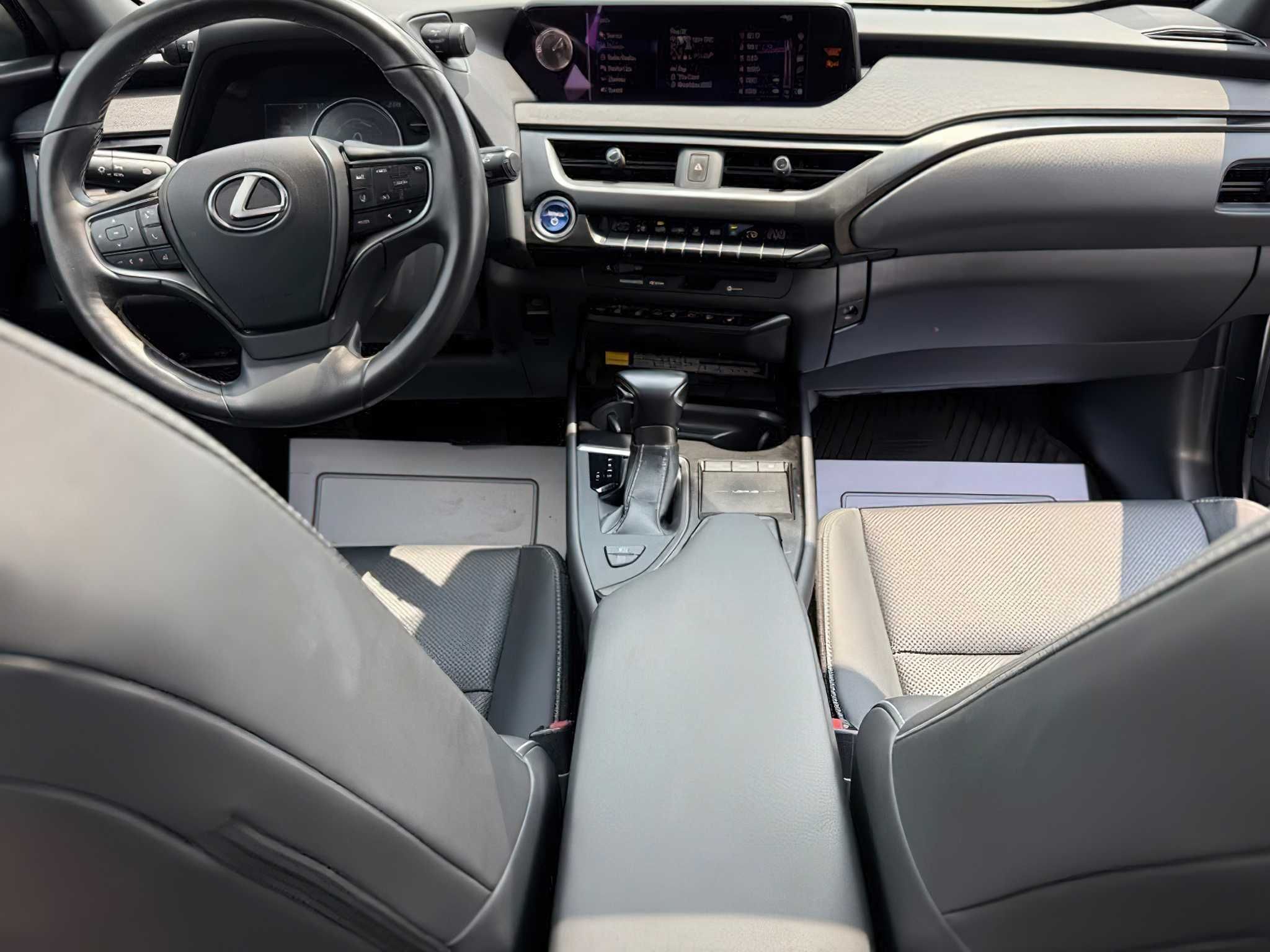 Lexus  UX 250H 2020