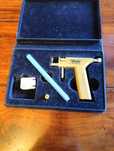 Pistolet do przekluwania uszu