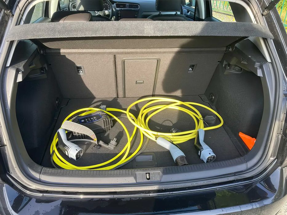 Volkswagen e-Golf      2019