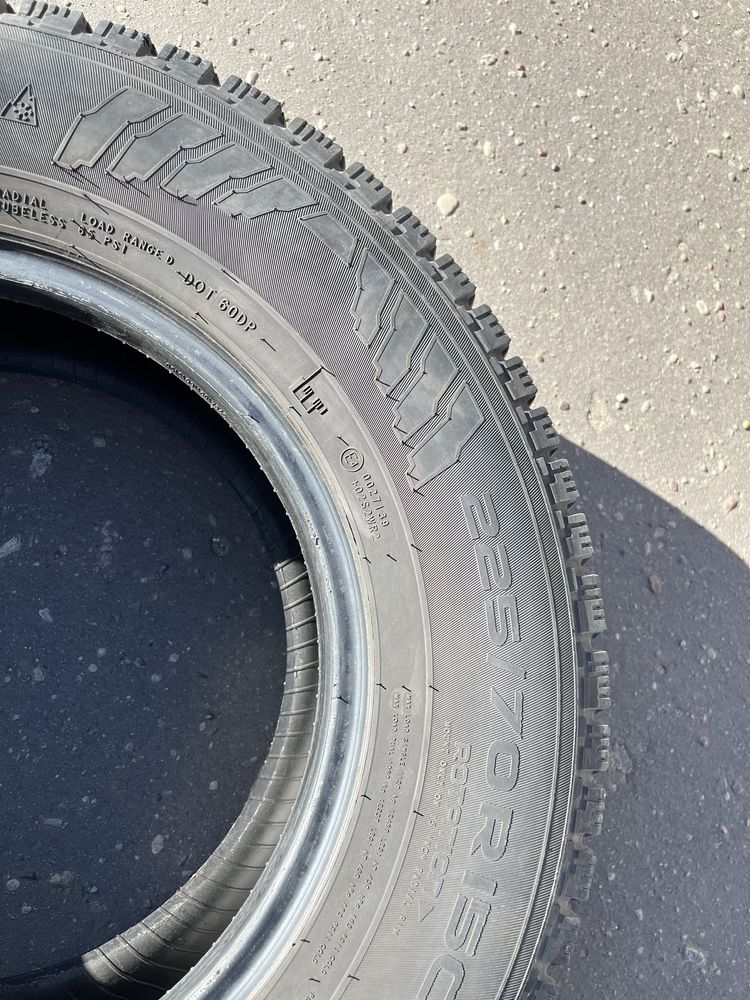 Zestaw opon całorocznych do busa 225/70 R15C Nokian 2020 komplet 4