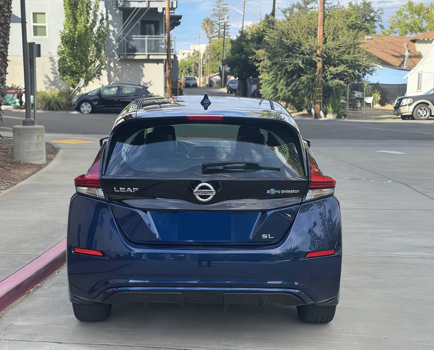 Nissan LEAF      2018