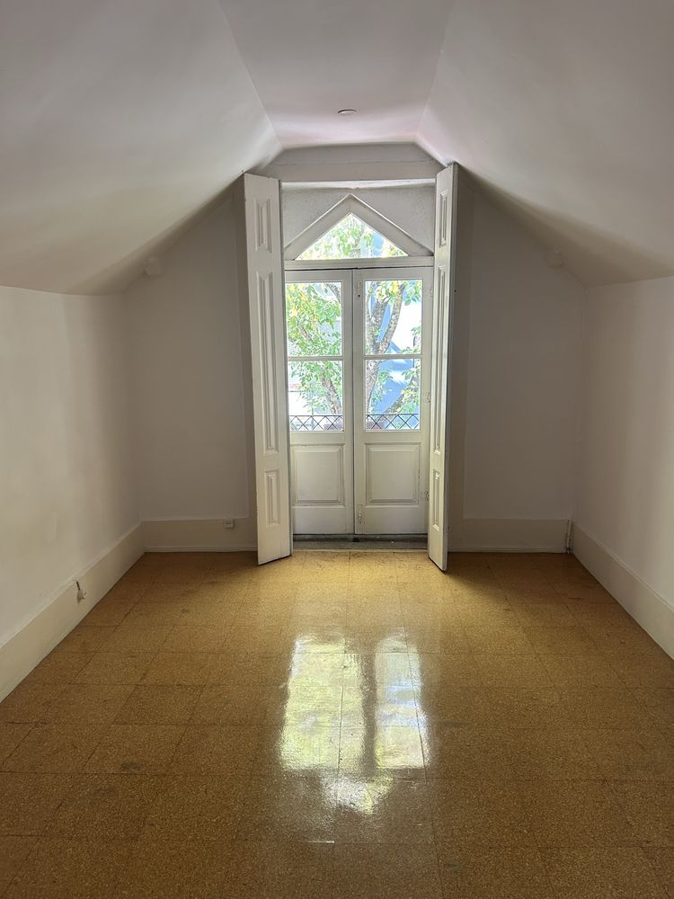 Casa no Porto T5 na Foz do Douto junto ao mar ,da para escritorio.