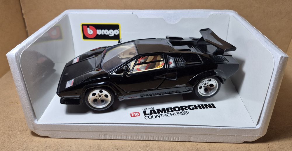 Model 1/18 lamborghini countach burago