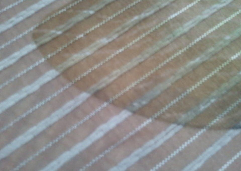 Woal krem-oliwka liście szer 132 cm materiał struktura
