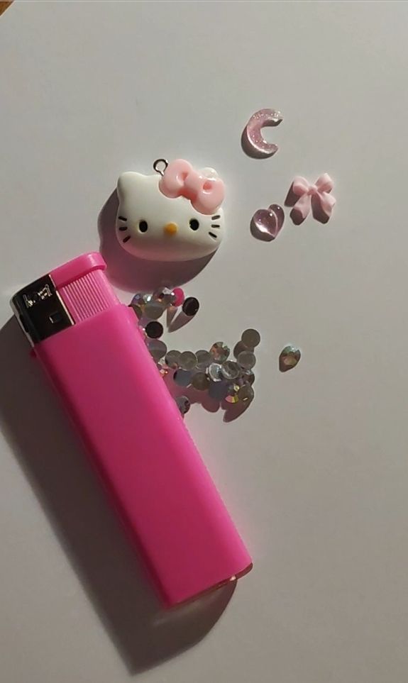 Różowa zapalniczka hello kitty