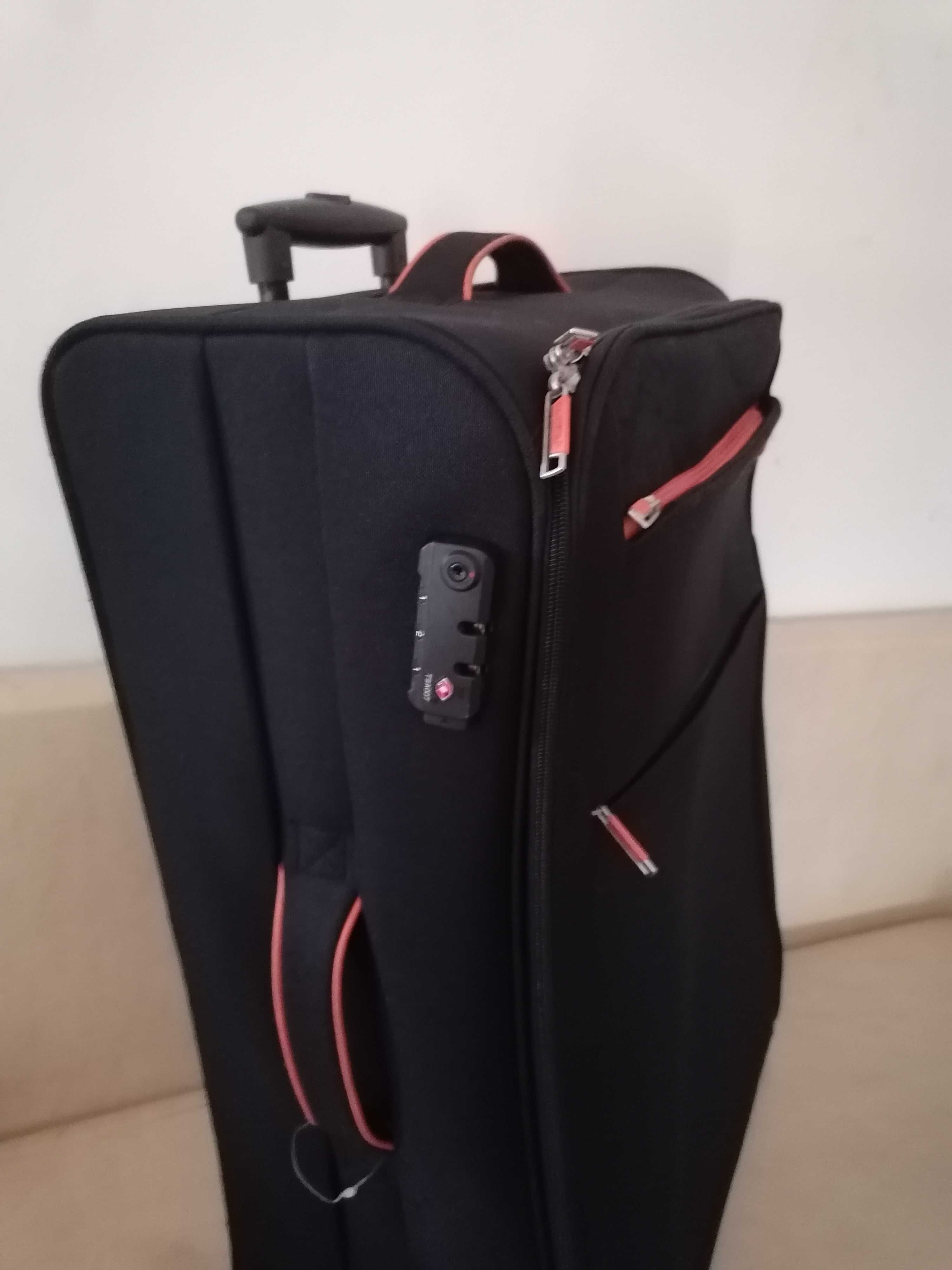 Mala de viagem Clipper. COMO NOVA! Ótimo preço.