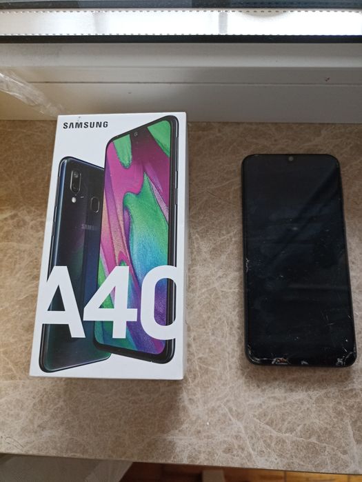 Продам samsung A40 на  запчасти