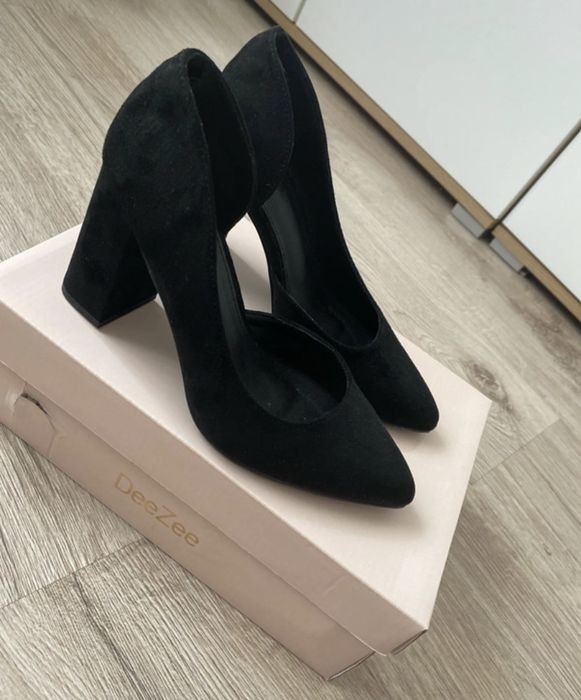Buty na słupku 36