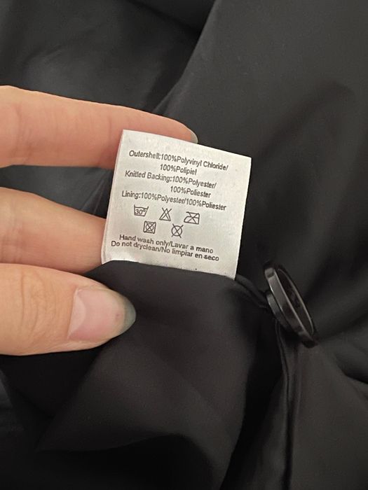 Жіночий жакет водонепроникний чорний