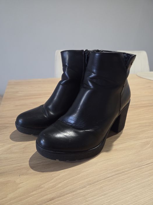 Botki na słupku 7 cm