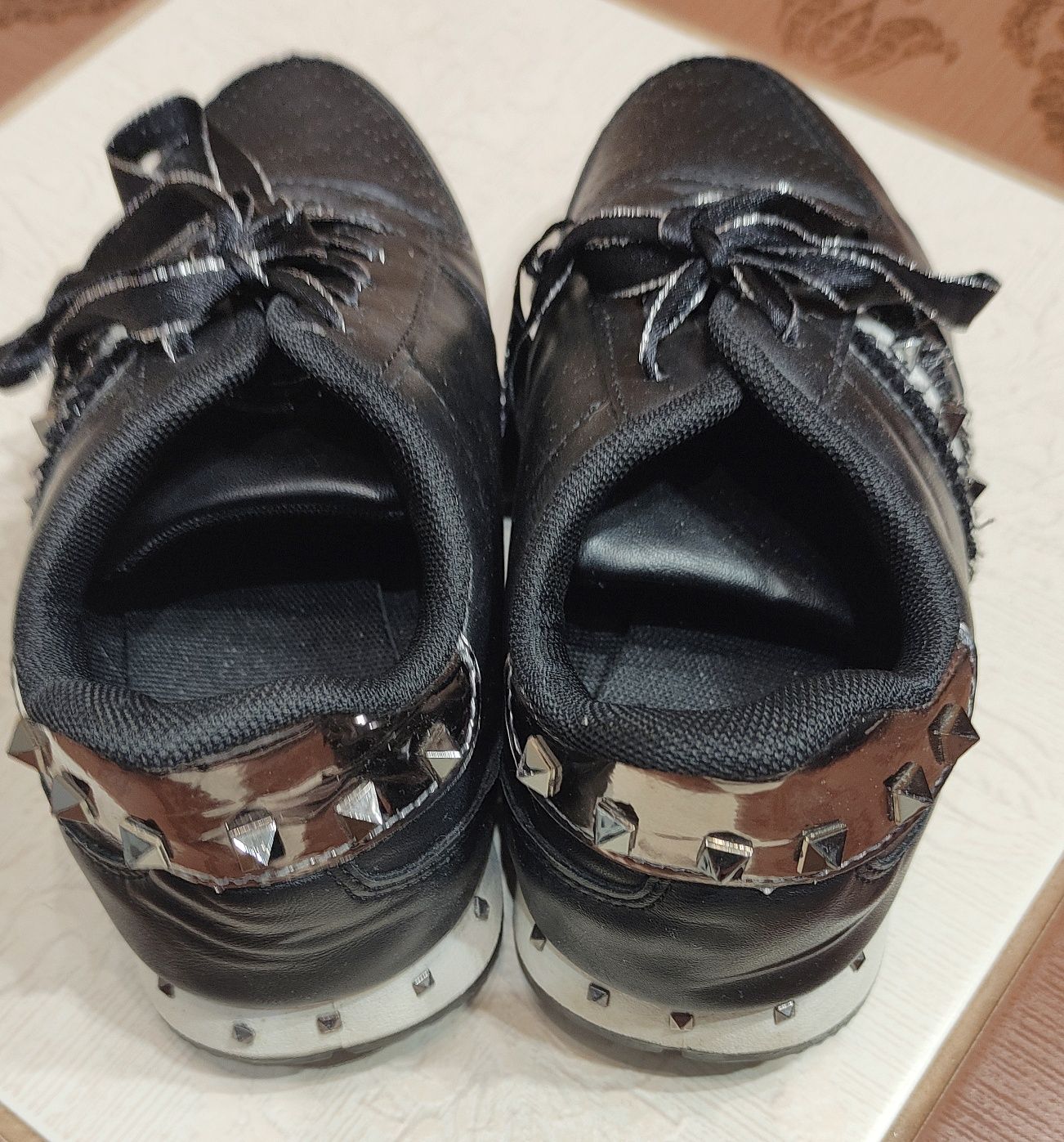 CCC buty z ćwiekami dżetami