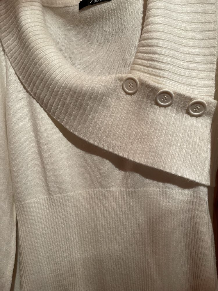 Biały sweterek z oryginalnym kołnierzem 42/44