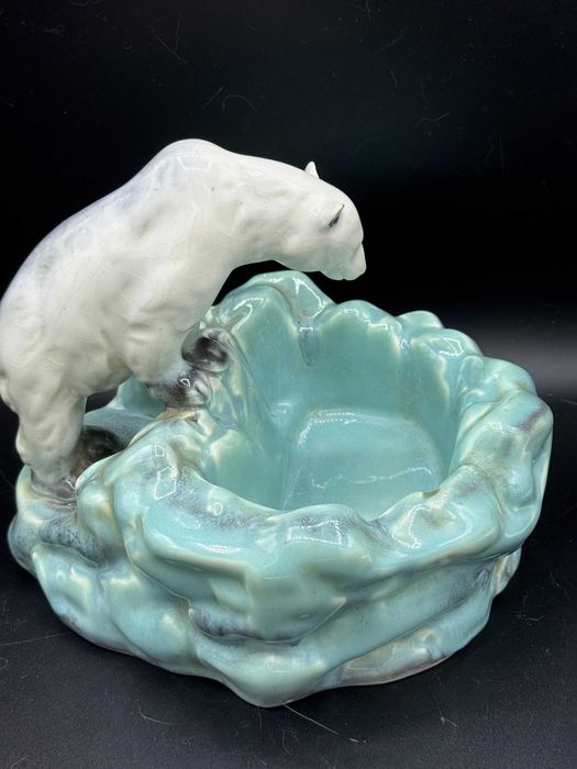 Figurka porcelanowa niedźwiedź