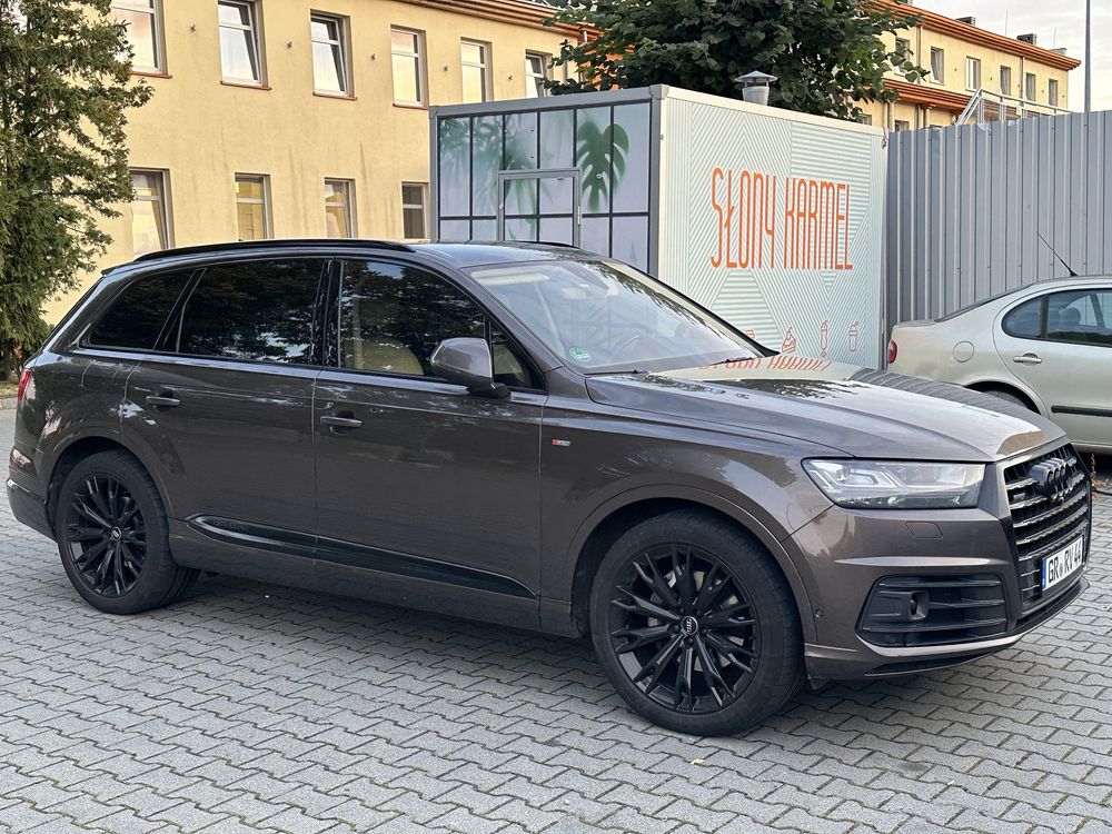 Audi Q7 3.0tdi quattro ,s line,matrix,hed up,kamery 360
